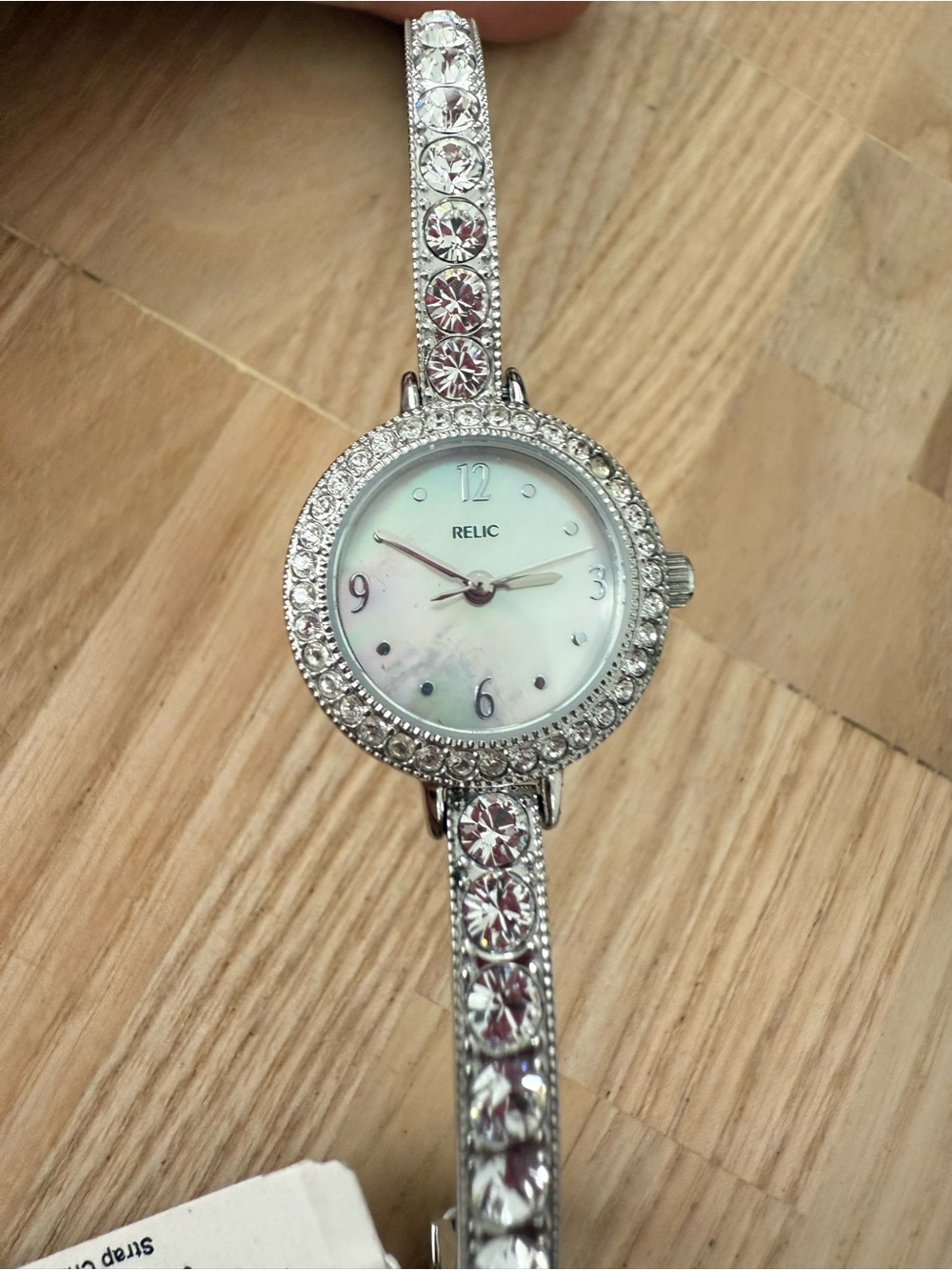 Relic ladies silver tone crystal accented watch NEW BATTERY